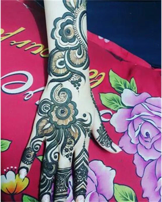 Border And Filigree Festive Arabic Mehndi Design Spread