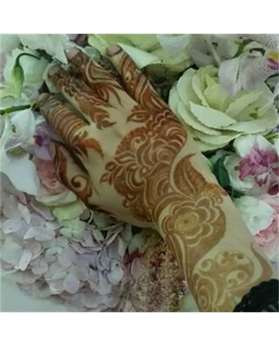 Chic Weave And Floral Covering Arabic Mehndi Design