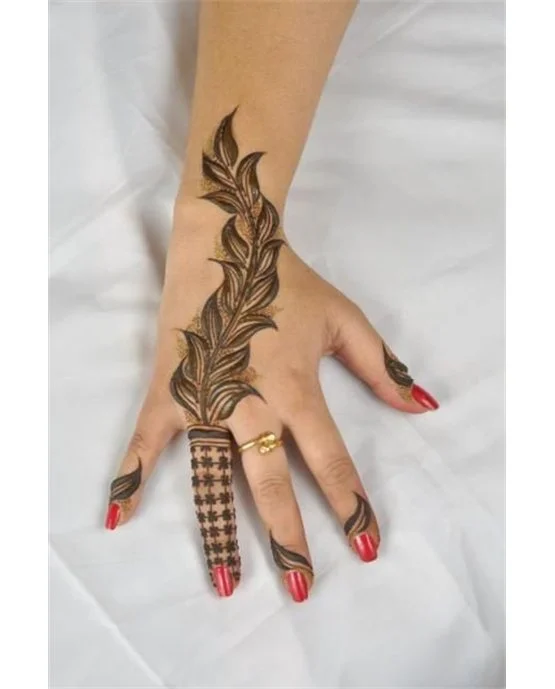 Cuff Mosaic Look On Arabic Mehndi Design