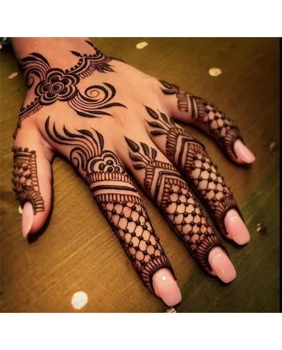 Curvy Trail On Tassel Arabic Mehndi Design