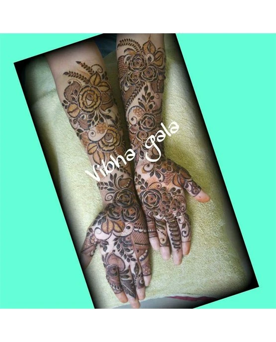 Dainty Silhouette And Hook Covering Arabic Mehndi Design