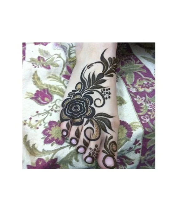 Delicate Fan Arabic Mehndi Design Pattern