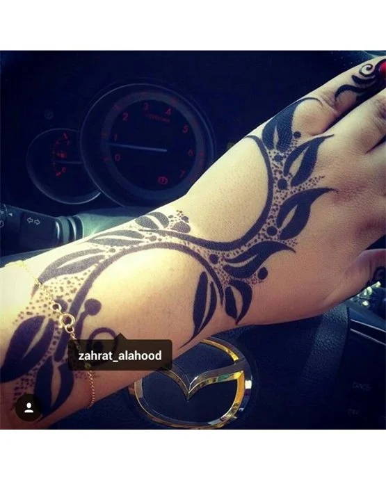 Ethnic Motif Using Plait Arabic Mehndi Design