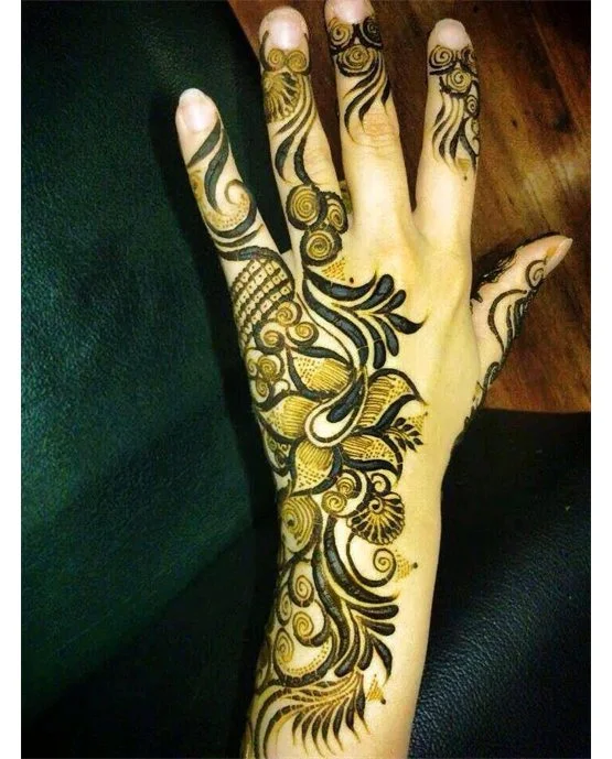 Intricate Vine And Drape Covering Arabic Mehndi Design