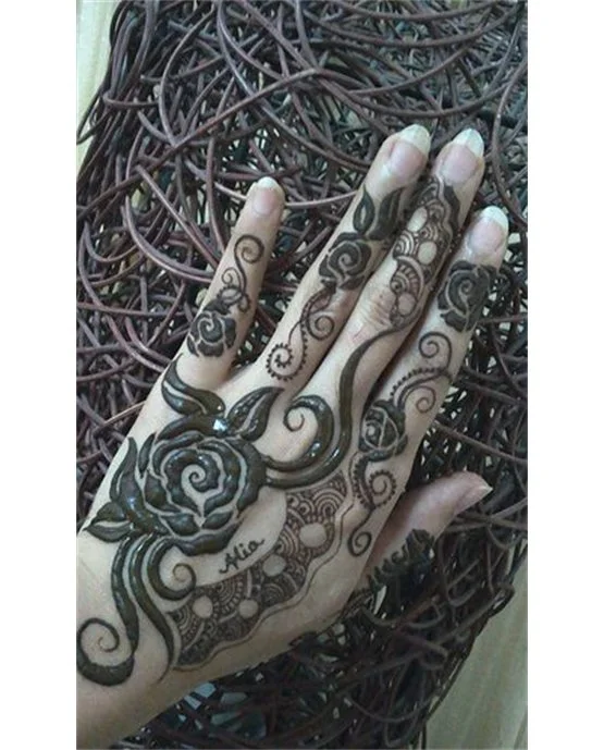 Lace Arch Theme Using Arabic Mehndi Design