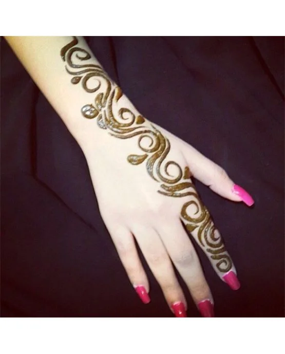 Leaf Weave Blend Using Arabic Mehndi Design