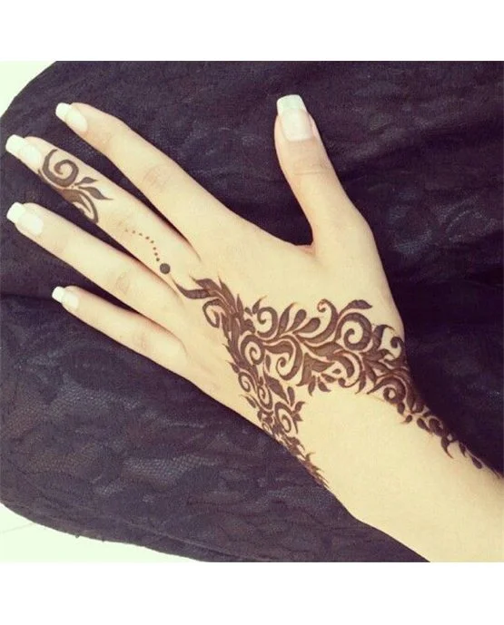 Light Theme Using Hook Arabic Mehndi Design
