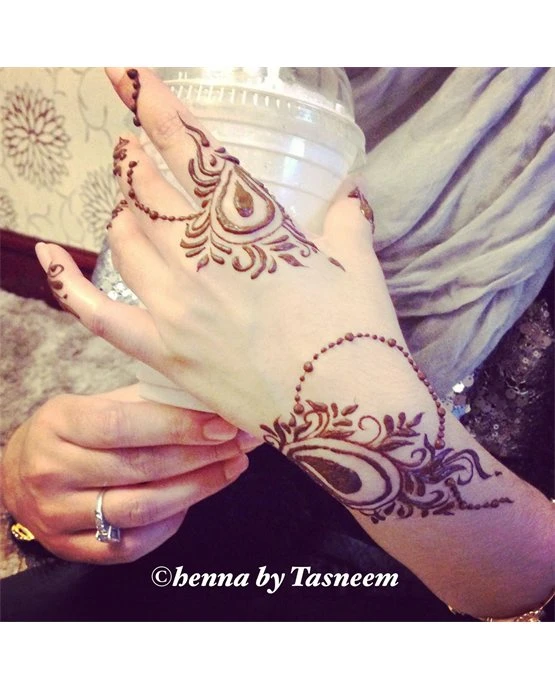 Sketch And Scallop Luxurious Arabic Mehndi Design Art