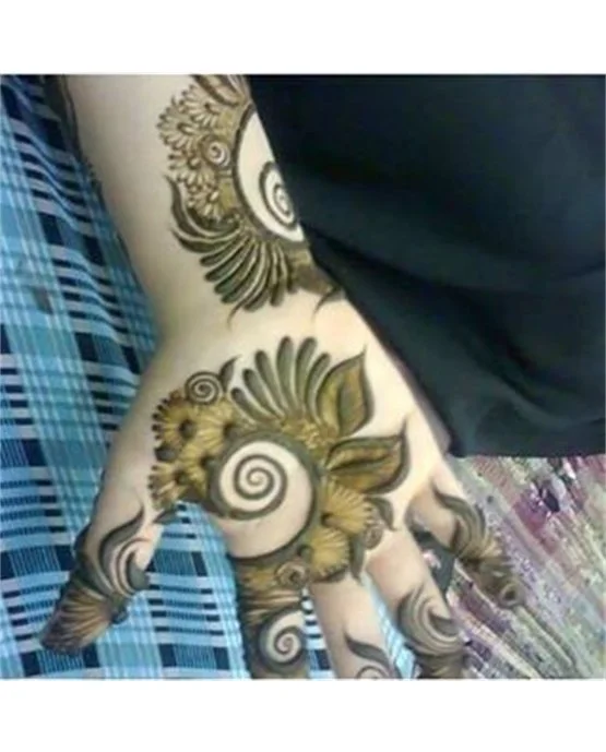 Stunning Overlay Touch Blending Into Arabic Mehndi Design