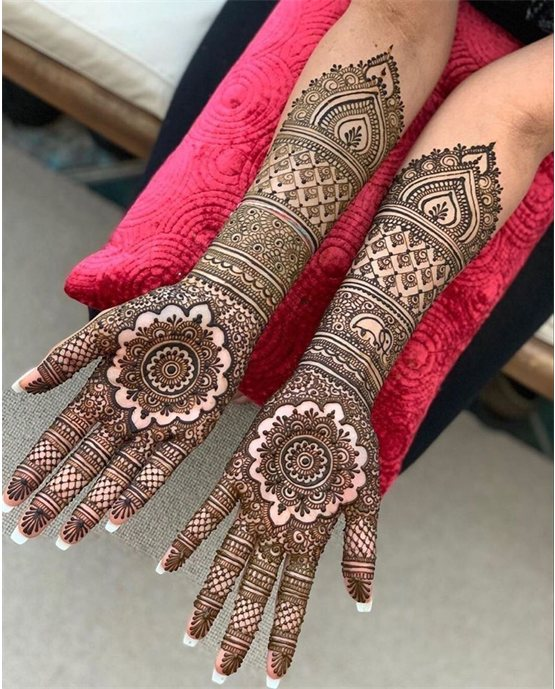 Elegant Crown With Cuff Covering Bridal Mehndi Design