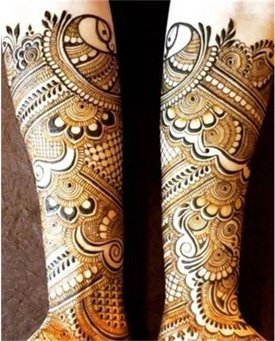 Glamorous Geometric Bridal Mehndi Design Style