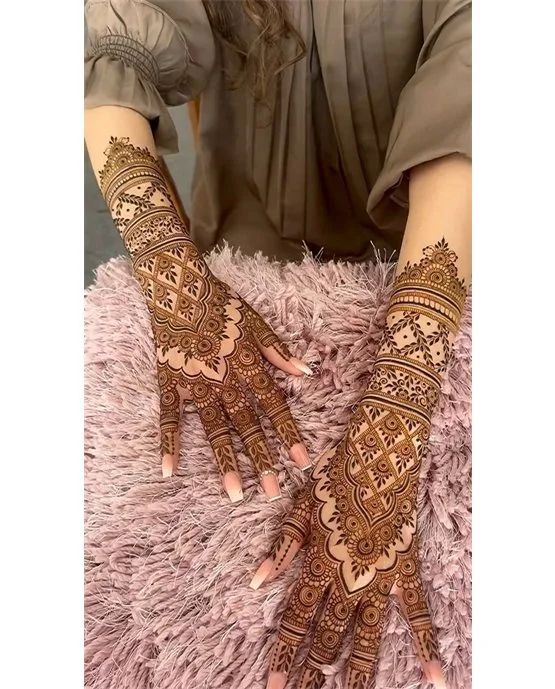 Unique Hook Art Blending Into Bridal Mehndi Design