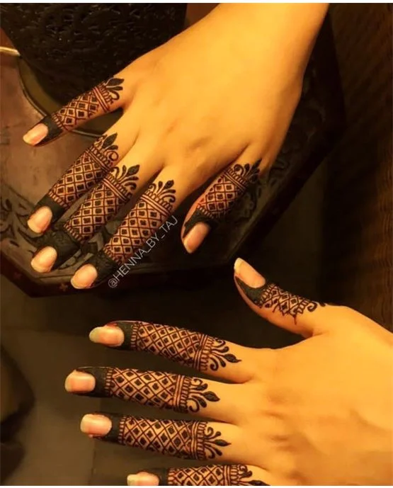 Glamorous Geometric Ring Finger Mehndi Design Style Glamorous Geometric Ring Finger Mehndi Design Style