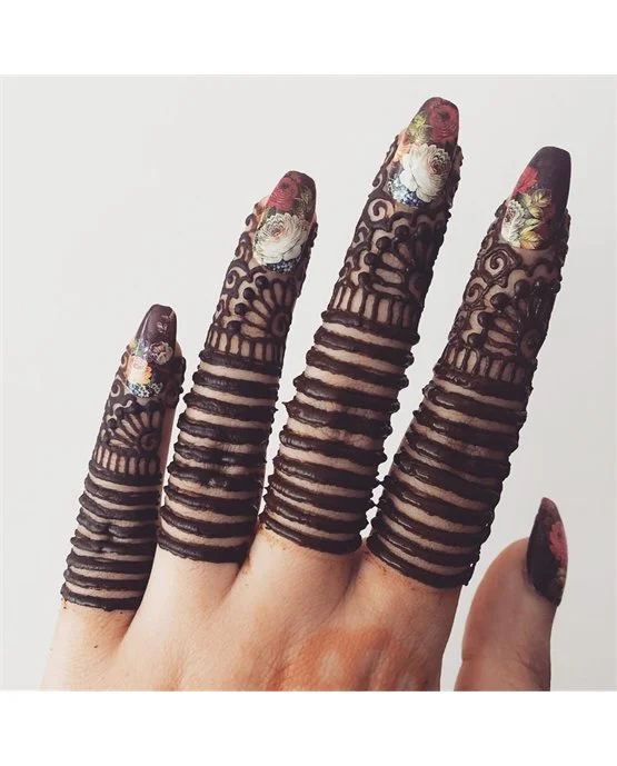 Graceful Mix Coverage Using Ring Finger Mehndi Design Graceful Mix Coverage Using Ring Finger Mehndi Design