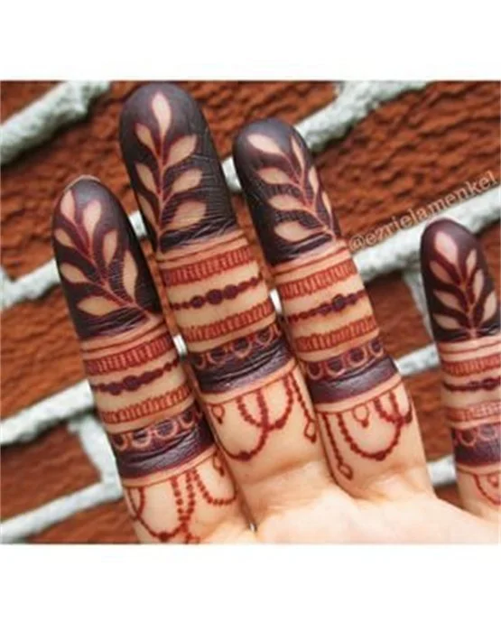 Grand Arch Ring Finger Mehndi Design Spread Grand Arch Ring Finger Mehndi Design Spread