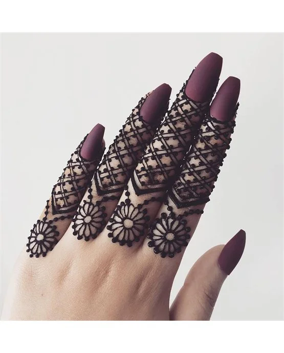 Lace Arch Theme Using Ring Finger Mehndi Design Lace Arch Theme Using Ring Finger Mehndi Design