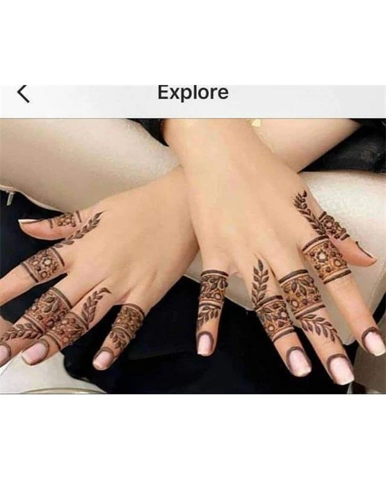 Sleek Orchid With Fusion Along Ring Finger Mehndi Design Sleek Orchid With Fusion Along Ring Finger Mehndi Design