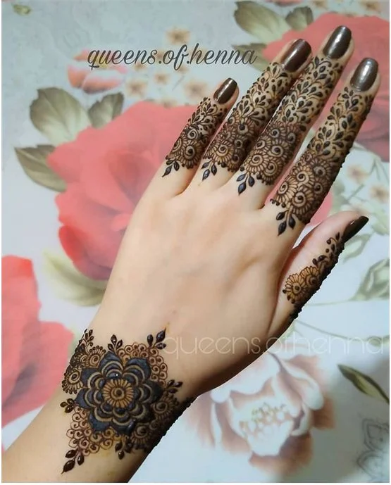 Exquisite Outline Placement On Royal Finger Mehndi Design Exquisite Outline Placement On Royal Finger Mehndi Design
