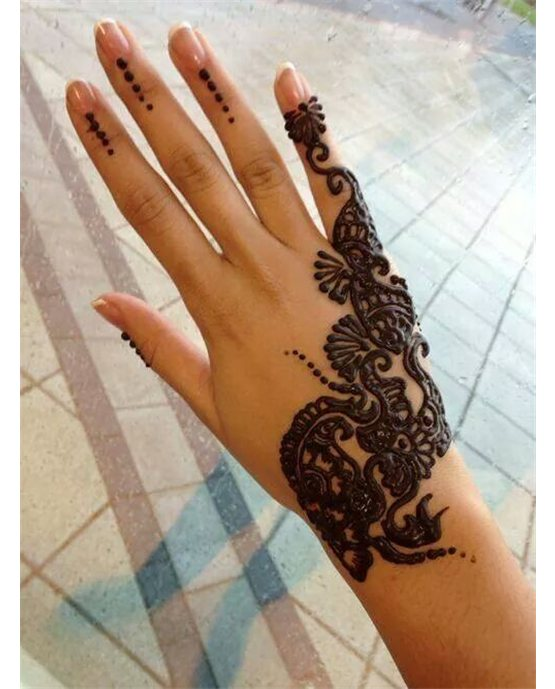 Heavy Motif With Outline Featuring Royal Finger Mehndi Design Heavy Motif With Outline Featuring Royal Finger Mehndi Design