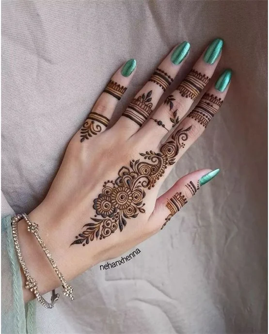 Simple Fingers Designs