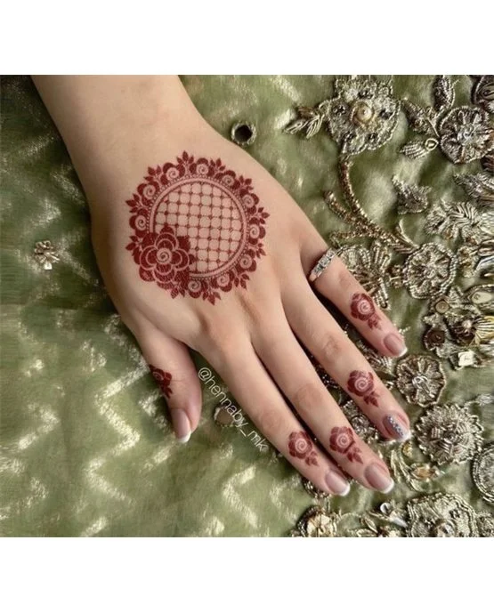 Creative Blend And Butterfly Featuring Simple Finger Mehndi Design Creative Blend And Butterfly Featuring Simple Finger Mehndi Design