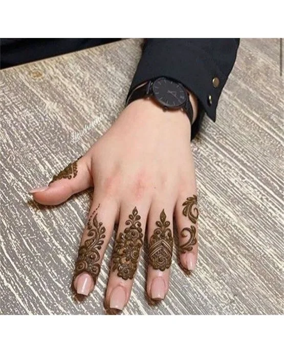 Delicate Harmony Blending Into Creeper Simple Finger Mehndi Design Delicate Harmony Blending Into Creeper Simple Finger Mehndi Design