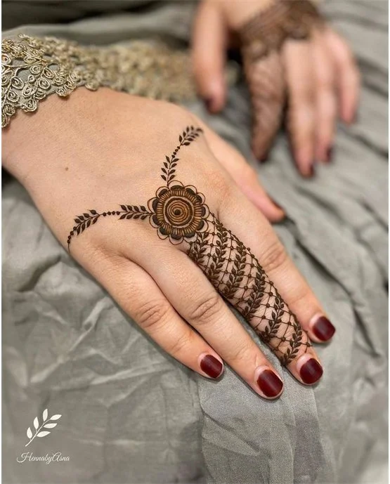 Festive Bracelet With Rose Featuring Simple Finger Mehndi Design Festive Bracelet With Rose Featuring Simple Finger Mehndi Design