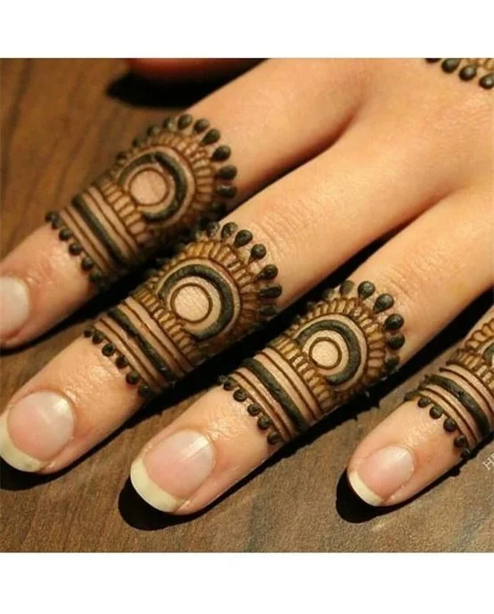 Graceful Mix Coverage Using Simple Finger Mehndi Design Graceful Mix Coverage Using Simple Finger Mehndi Design