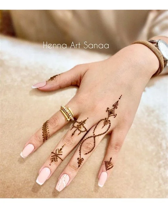Grand Arch Simple Finger Mehndi Design Spread Grand Arch Simple Finger Mehndi Design Spread
