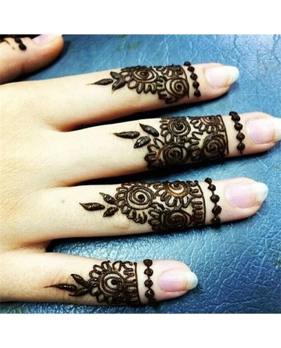 Leaf Weave Blend Using Simple Finger Mehndi Design Leaf Weave Blend Using Simple Finger Mehndi Design