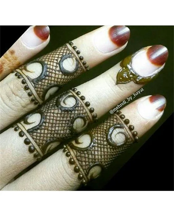 Stunning Overlay Touch Blending Into Simple Finger Mehndi Design Stunning Overlay Touch Blending Into Simple Finger Mehndi Design