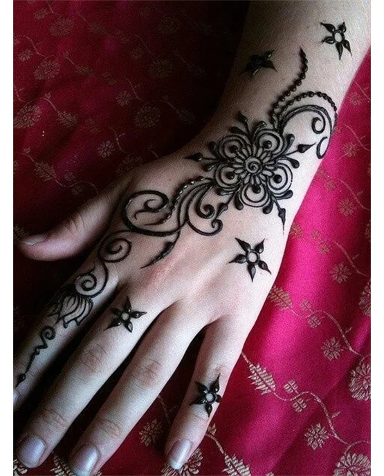 Traditional Fill And Dome Along Simple Finger Mehndi Design Traditional Fill And Dome Along Simple Finger Mehndi Design