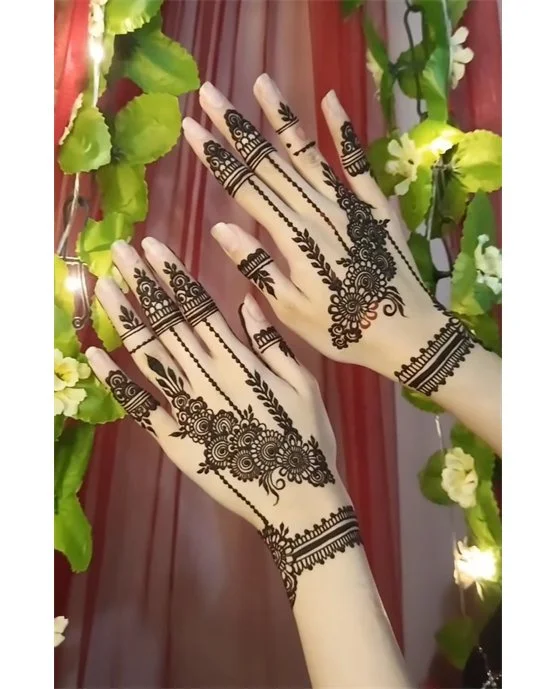 Contemporary Tendril With Chain Covering Stylish Finger Mehndi Design Contemporary Tendril With Chain Covering Stylish Finger Mehndi Design