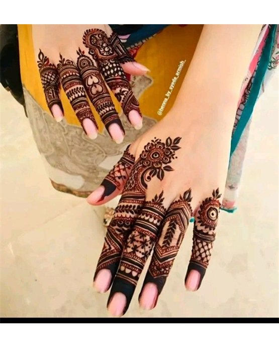 Delicate Harmony Blending Into Creeper Stylish Finger Mehndi Design Delicate Harmony Blending Into Creeper Stylish Finger Mehndi Design