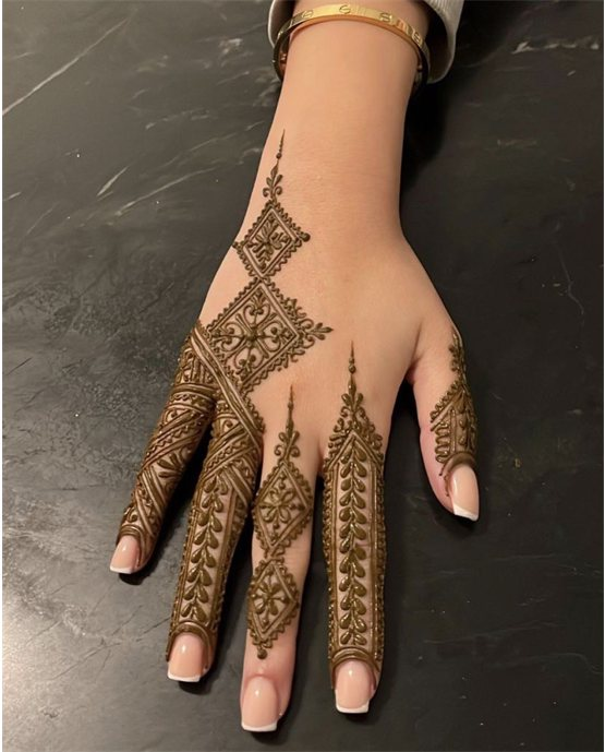 Festive Bracelet With Rose Featuring Stylish Finger Mehndi Design Festive Bracelet With Rose Featuring Stylish Finger Mehndi Design