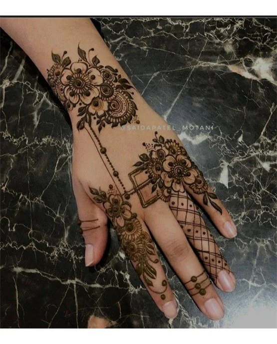 Graceful Mix Coverage Using Stylish Finger Mehndi Design Graceful Mix Coverage Using Stylish Finger Mehndi Design