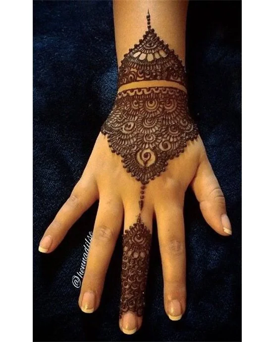 Lace Arch Theme Using Stylish Finger Mehndi Design Lace Arch Theme Using Stylish Finger Mehndi Design