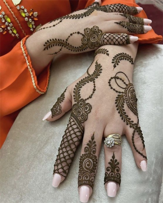 Majestic Swirl Stylish Finger Mehndi Design Theme Majestic Swirl Stylish Finger Mehndi Design Theme