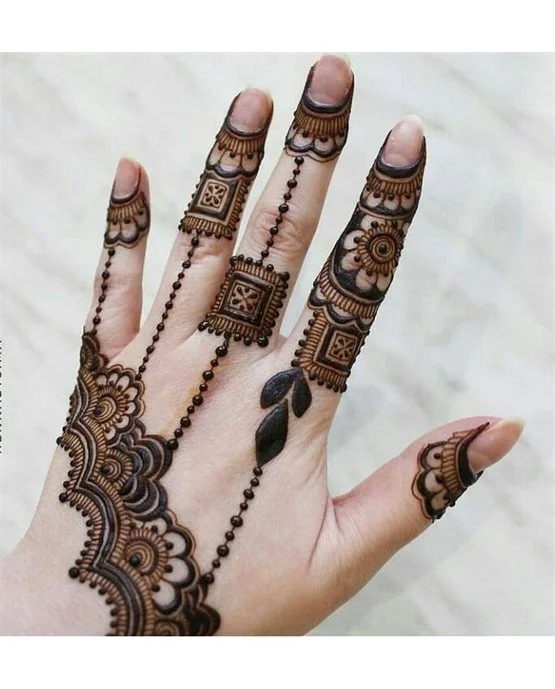 Modern Knot Look On Stylish Finger Mehndi Design Modern Knot Look On Stylish Finger Mehndi Design