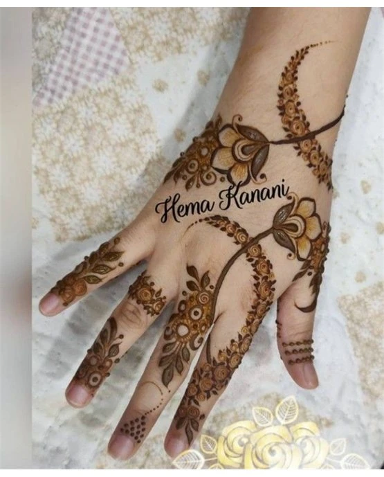 Refined Ruffle And Anklet Covering Stylish Finger Mehndi Design Refined Ruffle And Anklet Covering Stylish Finger Mehndi Design