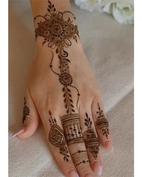 Whimsical Arrangement On Sunflower Stylish Finger Mehndi Design Whimsical Arrangement On Sunflower Stylish Finger Mehndi Design